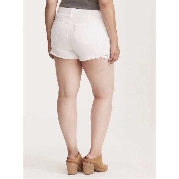 NWT Torrid Distressed White Denim Shorts W/ Crochet Lace Inset Sides Size 18 NEW - Picture 2 of 16